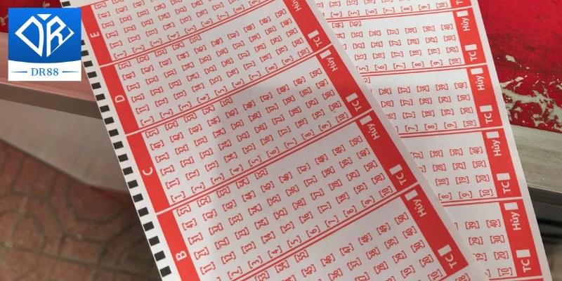 Hình ảnh khách hàng mua và chọn bộ số qua ví điện tử